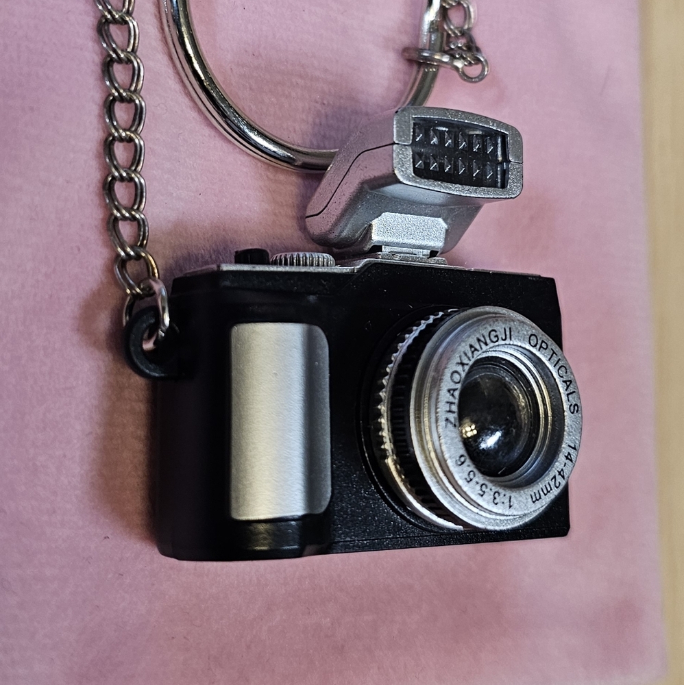 New✨️Mini Camera Keychain - Picture 8 of 9